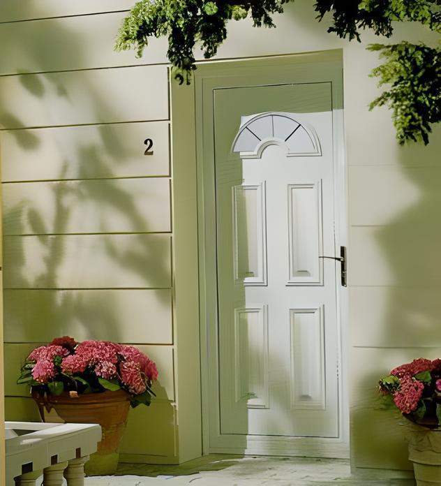Porte d'entrée blanche Orne