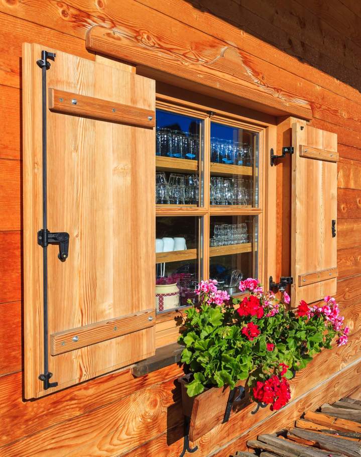 Installation de volets roulants et battants